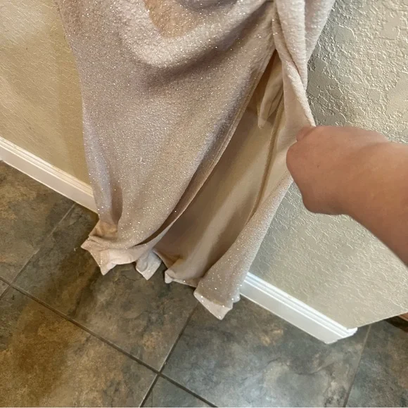 Windsor Medium Champagne Gold Glitter Off The Shoulder Evening Formal Gown Dress - Picture 6 of 7